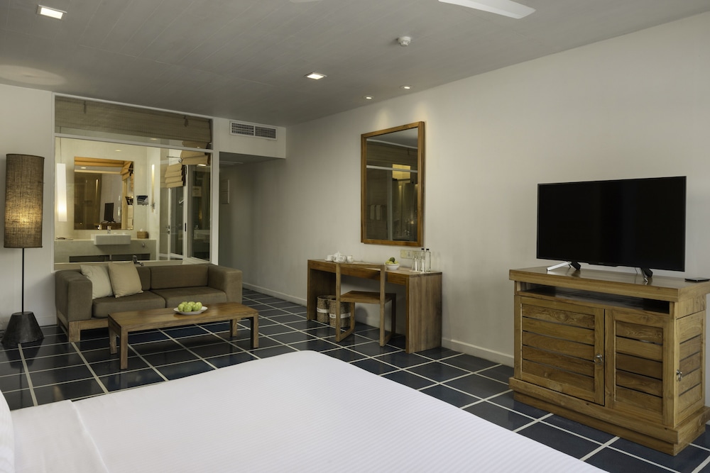 Jetwing Blue — Hotel rooms in Negombo, Western Province