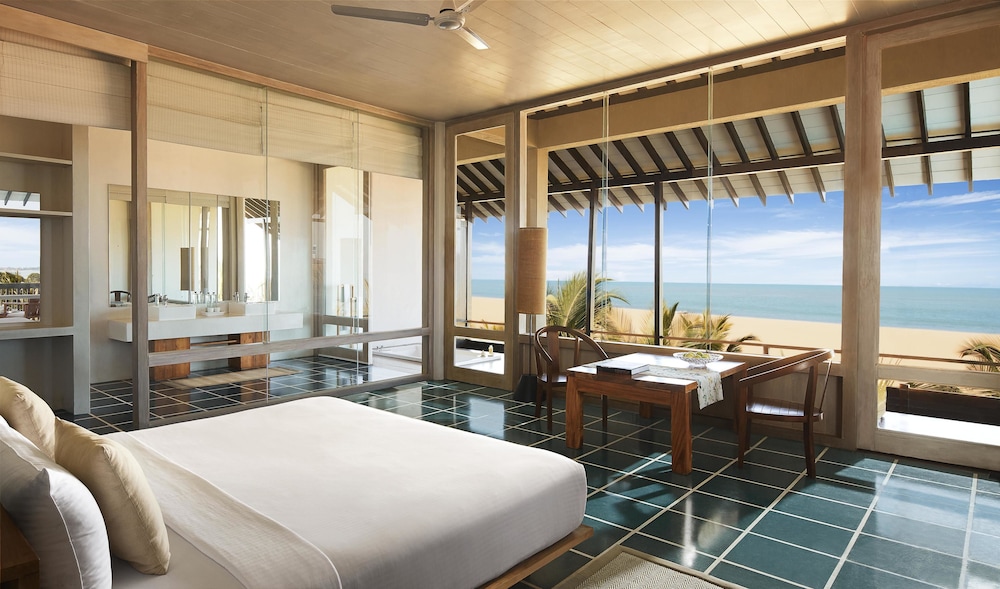 Jetwing Blue — Hotel rooms in Negombo, Western Province