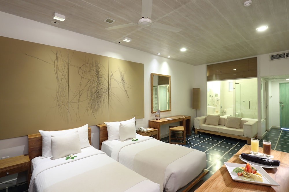Jetwing Blue — Hotel rooms in Negombo, Western Province