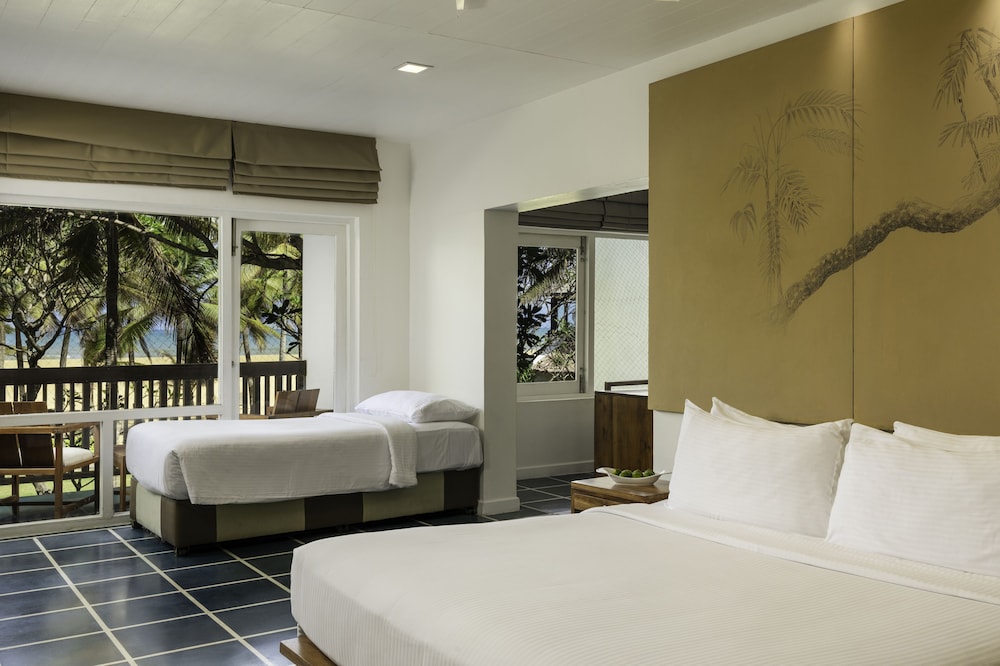 Jetwing Blue — Hotel rooms in Negombo, Western Province