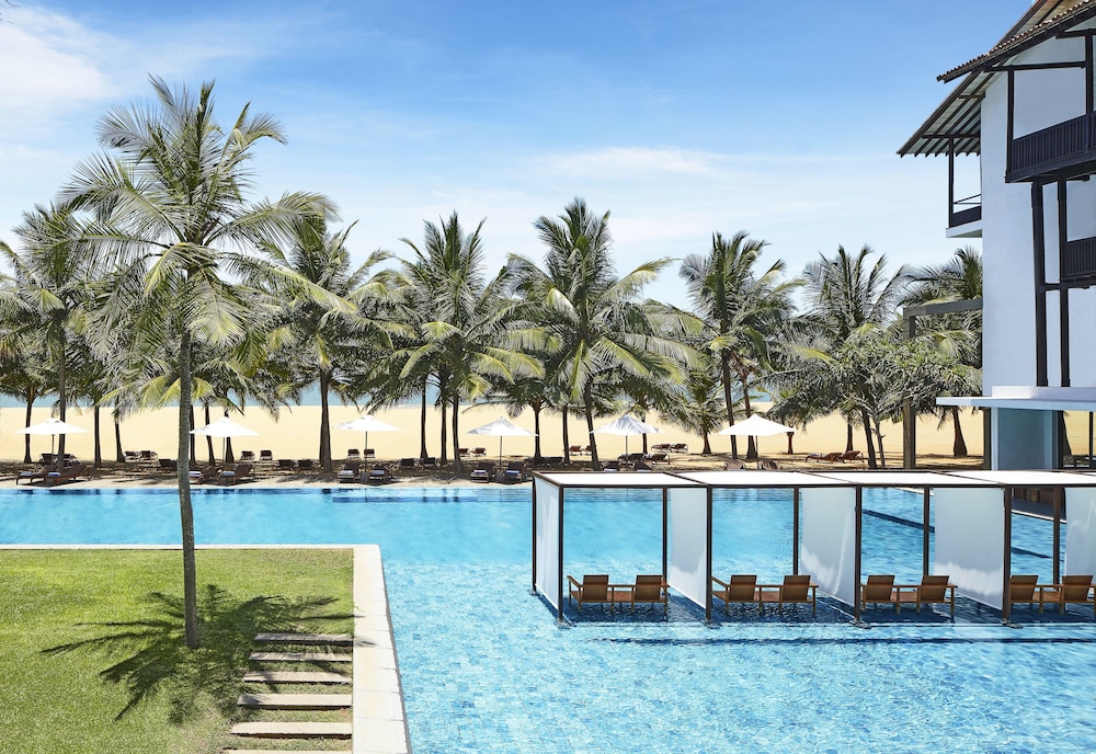 Jetwing Blue — Swimming pool in Negombo, Western Province