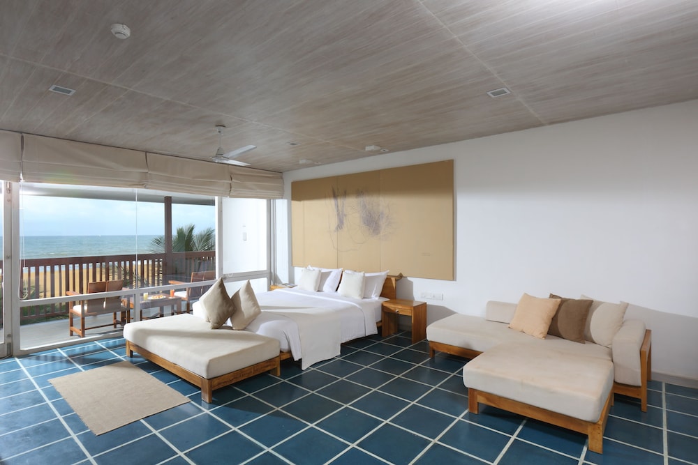 Jetwing Blue — Hotel rooms in Negombo, Western Province