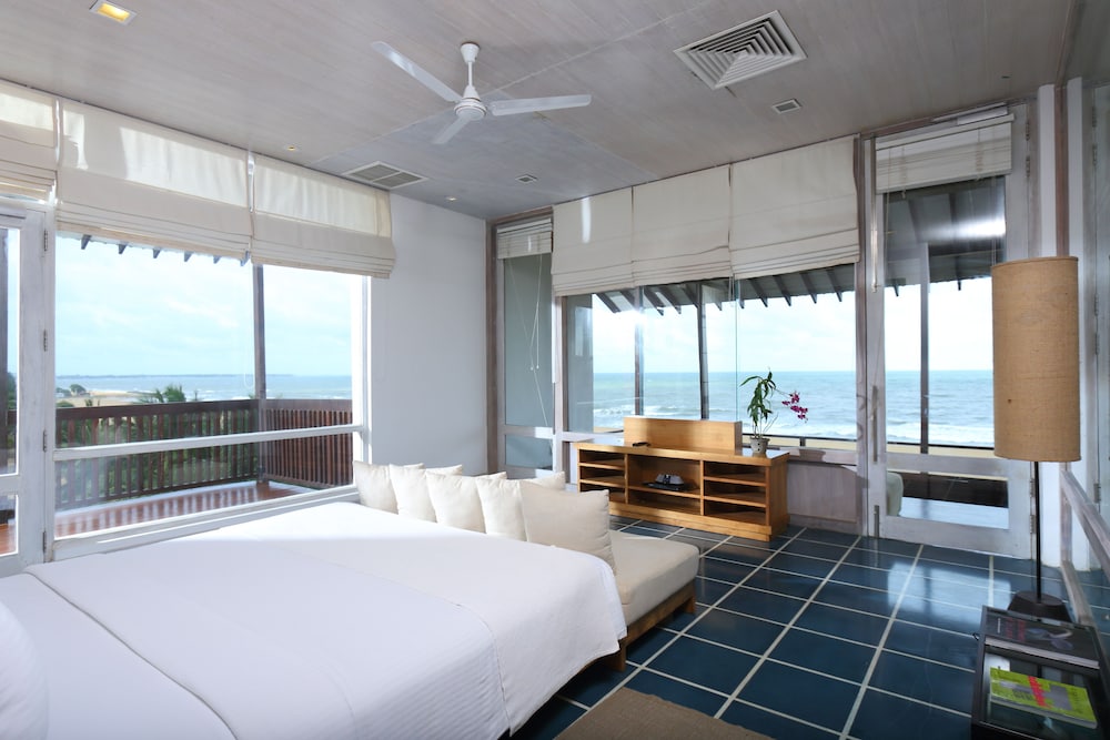 Jetwing Blue — Hotel rooms in Negombo, Western Province
