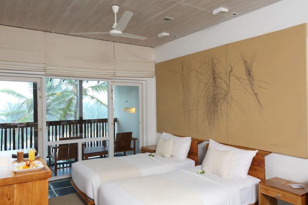 Jetwing Blue — Hotel rooms in Negombo, Western Province