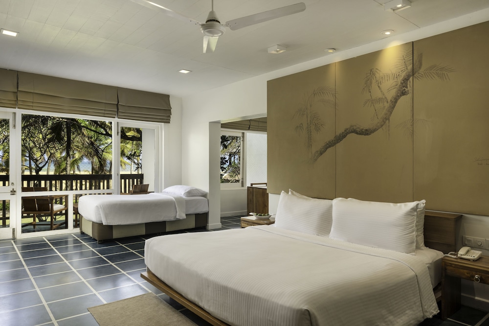 Jetwing Blue — Hotel rooms in Negombo, Western Province