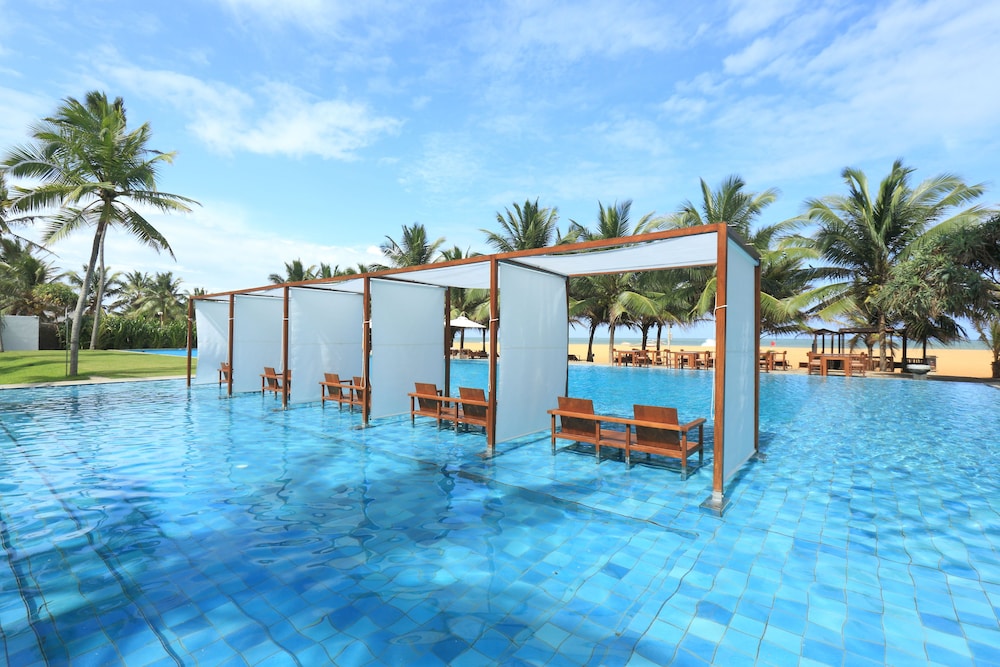 Jetwing Blue — Swimming pool in Negombo, Western Province