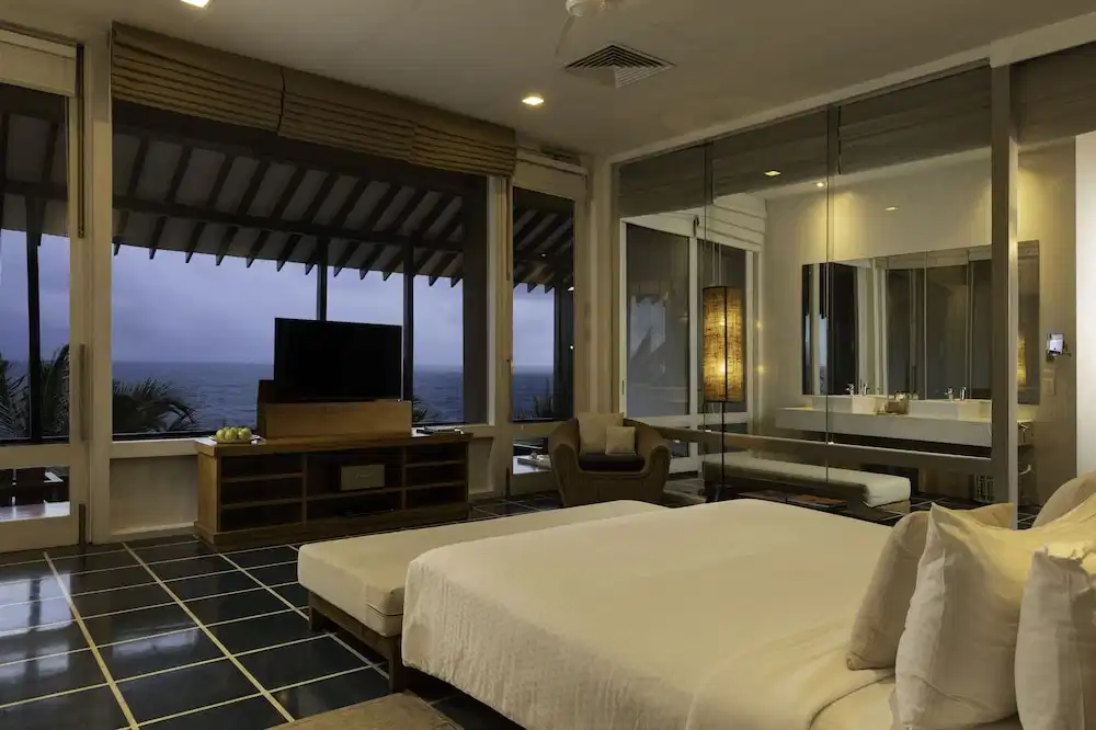Jetwing Blue — Hotel rooms in Negombo, Western Province
