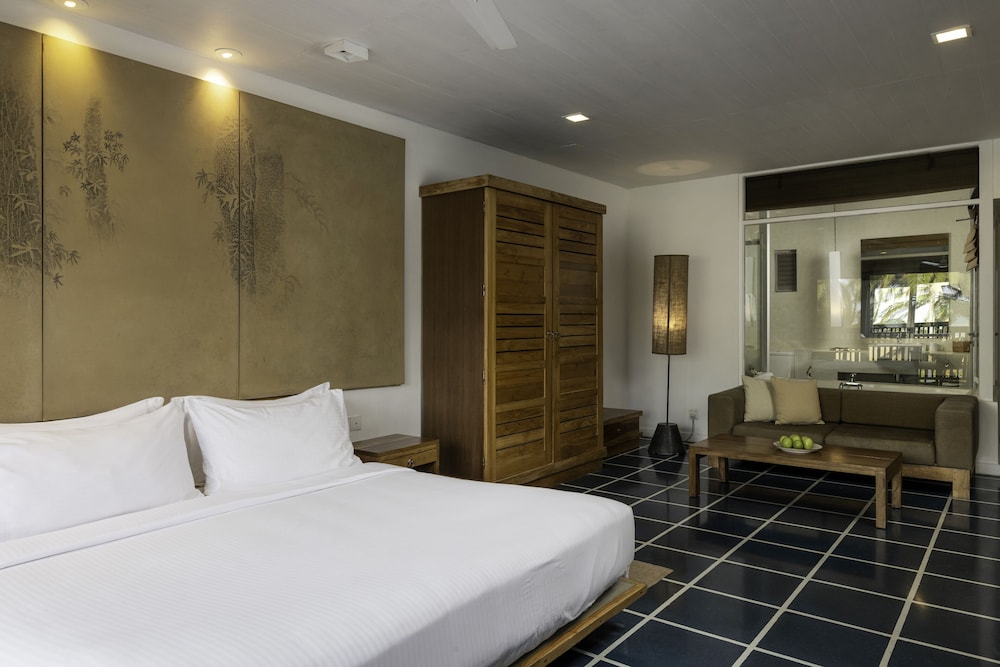 Jetwing Blue — Hotel rooms in Negombo, Western Province