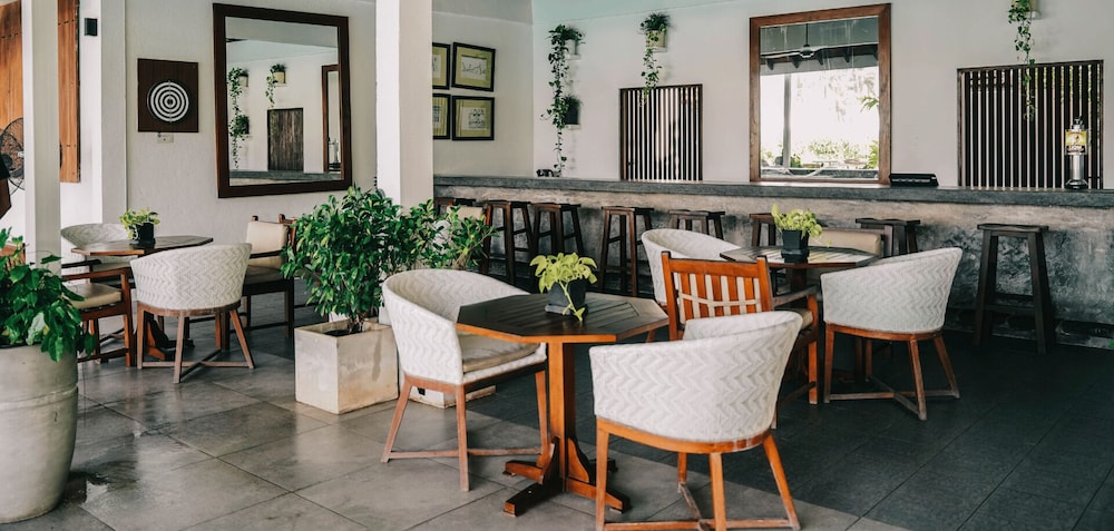The Blue Water - Geoffrey Bawa Heritage Resort Hotel — Restaurant & bars in Wadduwa