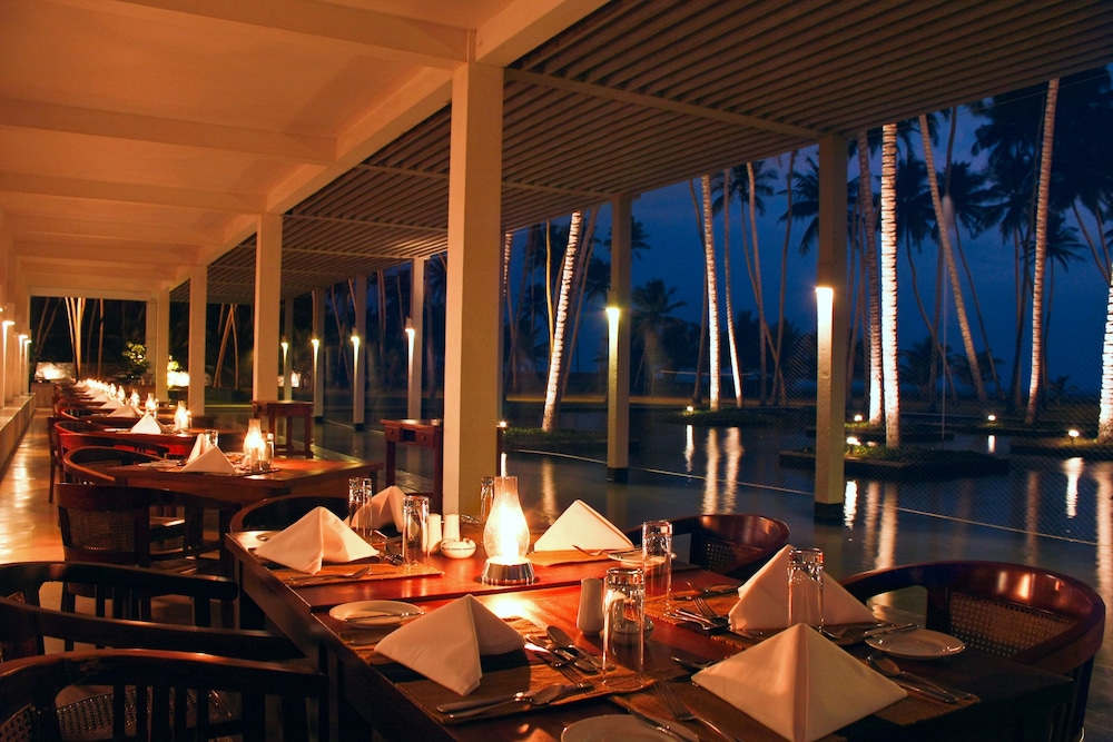 The Blue Water - Geoffrey Bawa Heritage Resort Hotel — Restaurant & bars in Wadduwa