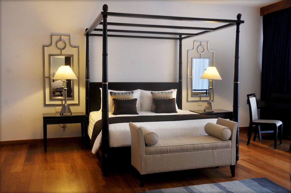 The Blue Water - Geoffrey Bawa Heritage Resort Hotel — Hotel rooms in Wadduwa