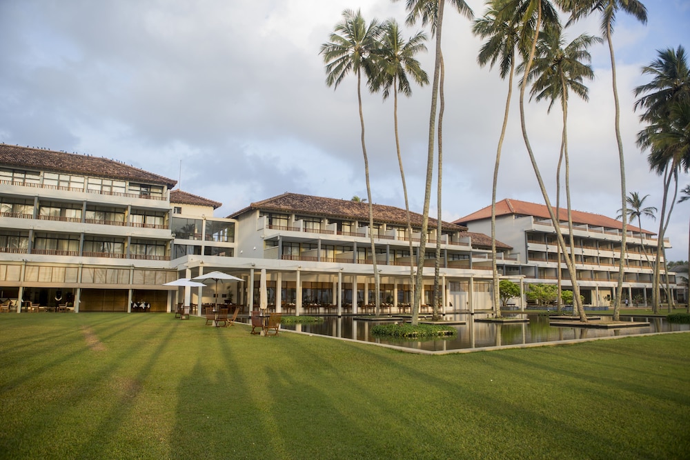 The Blue Water - Geoffrey Bawa Heritage Resort Hotel — Hotel building in Wadduwa