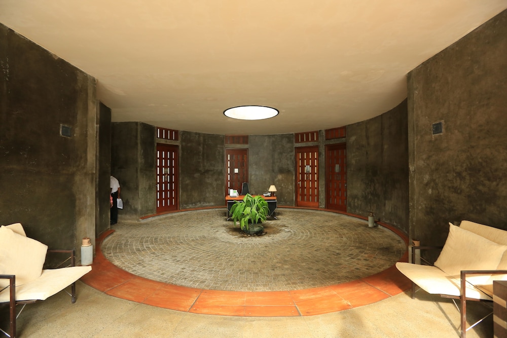 The Blue Water - Geoffrey Bawa Heritage Resort Hotel — Hotel building in Wadduwa