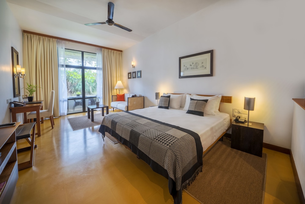 The Blue Water - Geoffrey Bawa Heritage Resort Hotel — Hotel rooms in Wadduwa