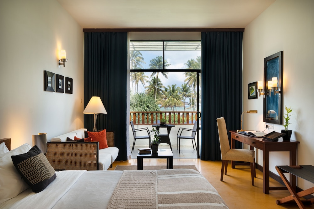 The Blue Water - Geoffrey Bawa Heritage Resort Hotel — Hotel rooms in Wadduwa