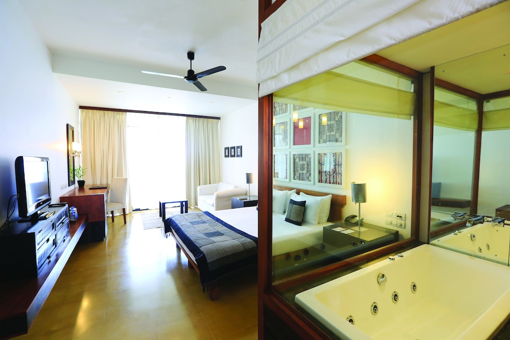 The Blue Water - Geoffrey Bawa Heritage Resort Hotel — Hotel rooms in Wadduwa