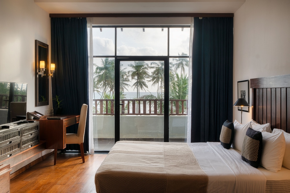 The Blue Water - Geoffrey Bawa Heritage Resort Hotel — Hotel rooms in Wadduwa