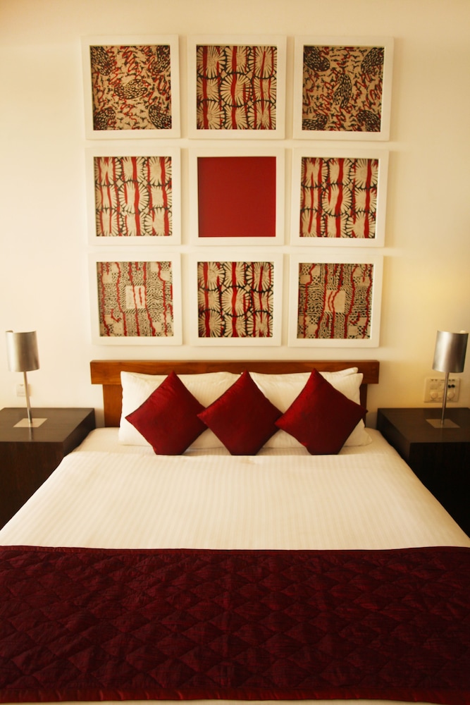 The Blue Water - Geoffrey Bawa Heritage Resort Hotel — Hotel rooms in Wadduwa