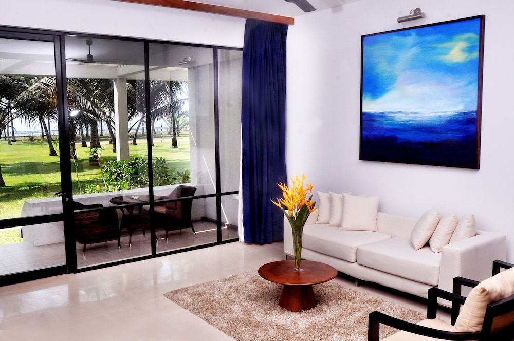 The Blue Water - Geoffrey Bawa Heritage Resort Hotel — Hotel rooms in Wadduwa