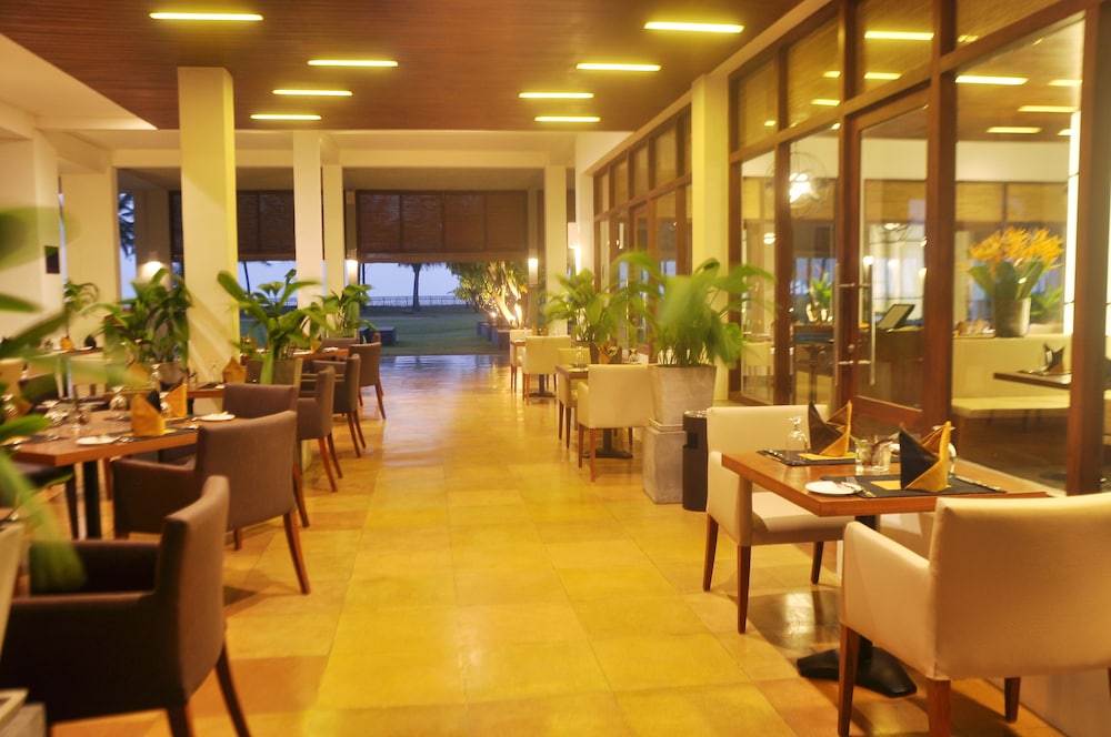 The Blue Water - Geoffrey Bawa Heritage Resort Hotel — Restaurant & bars in Wadduwa