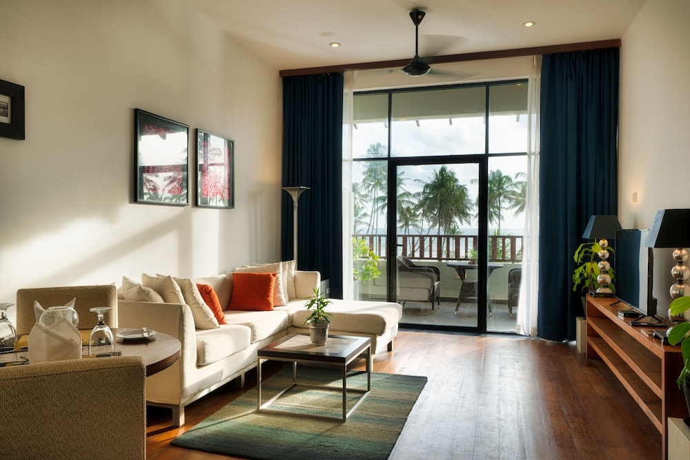 The Blue Water - Geoffrey Bawa Heritage Resort Hotel — Hotel rooms in Wadduwa