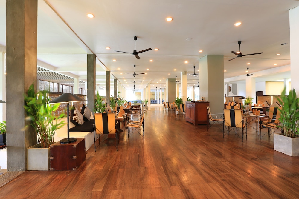 The Blue Water - Geoffrey Bawa Heritage Resort Hotel — Restaurant & bars in Wadduwa
