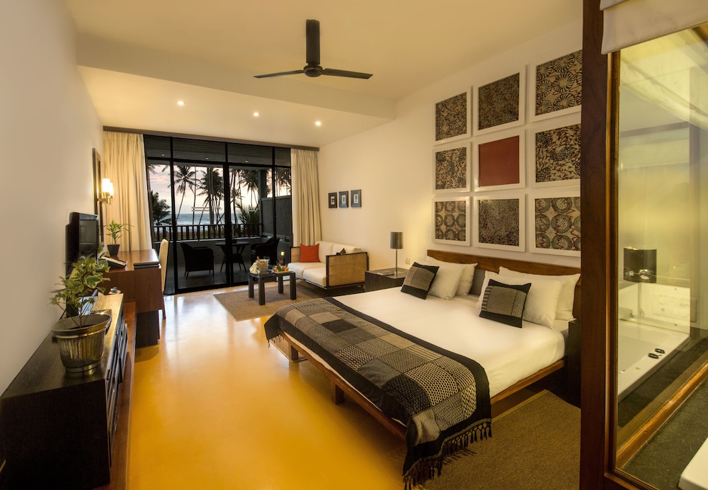 The Blue Water - Geoffrey Bawa Heritage Resort Hotel — Hotel rooms in Wadduwa