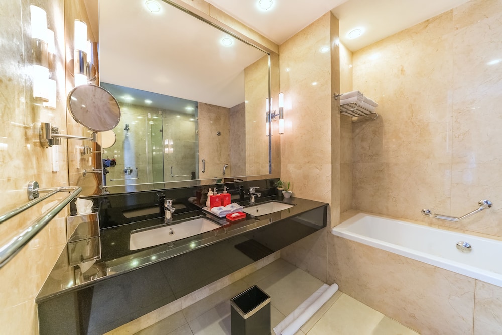 The Blue Water - Geoffrey Bawa Heritage Resort Hotel — Hotel rooms in Wadduwa