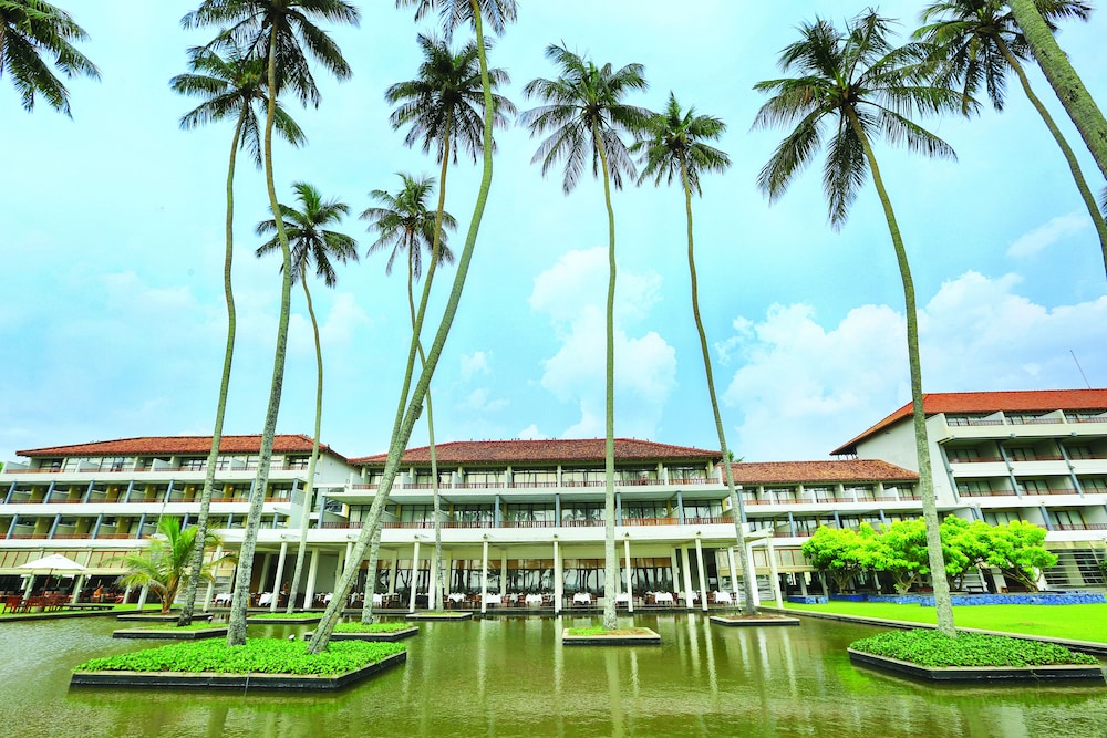 The Blue Water - Geoffrey Bawa Heritage Resort Hotel — Hotel building in Wadduwa