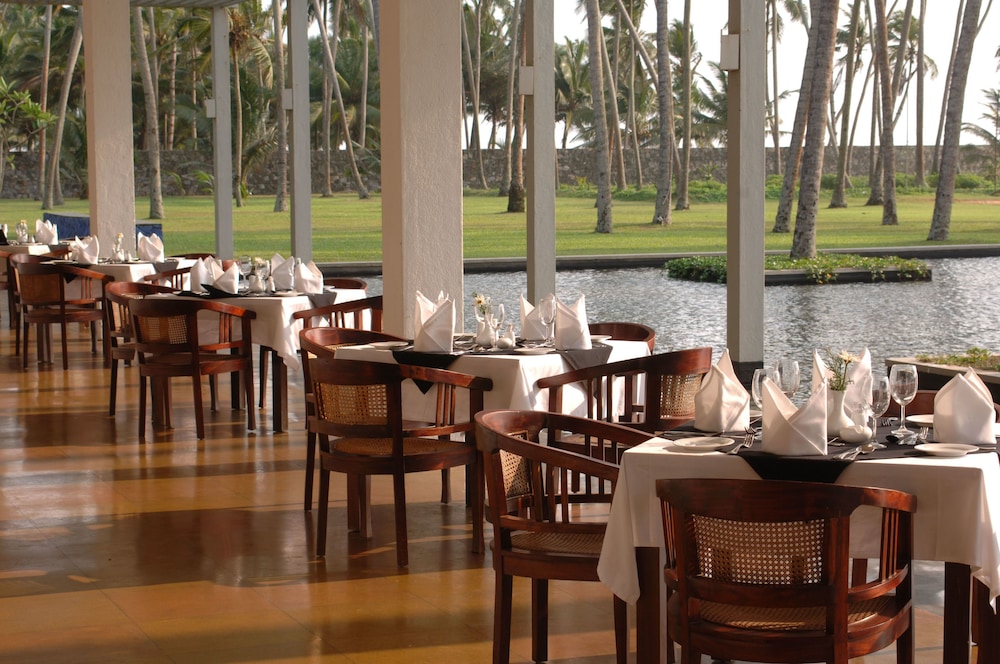 The Blue Water - Geoffrey Bawa Heritage Resort Hotel — Restaurant & bars in Wadduwa