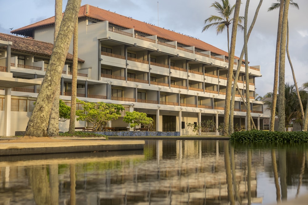 The Blue Water - Geoffrey Bawa Heritage Resort Hotel — Hotel building in Wadduwa