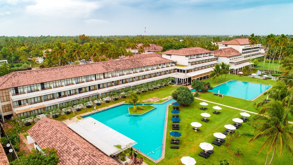 The Blue Water - Geoffrey Bawa Heritage Resort Hotel — Hotel building in Wadduwa