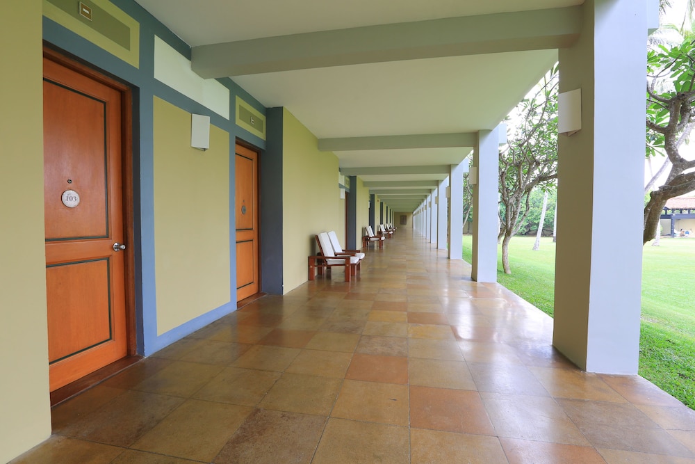 The Blue Water - Geoffrey Bawa Heritage Resort Hotel — Hotel building in Wadduwa