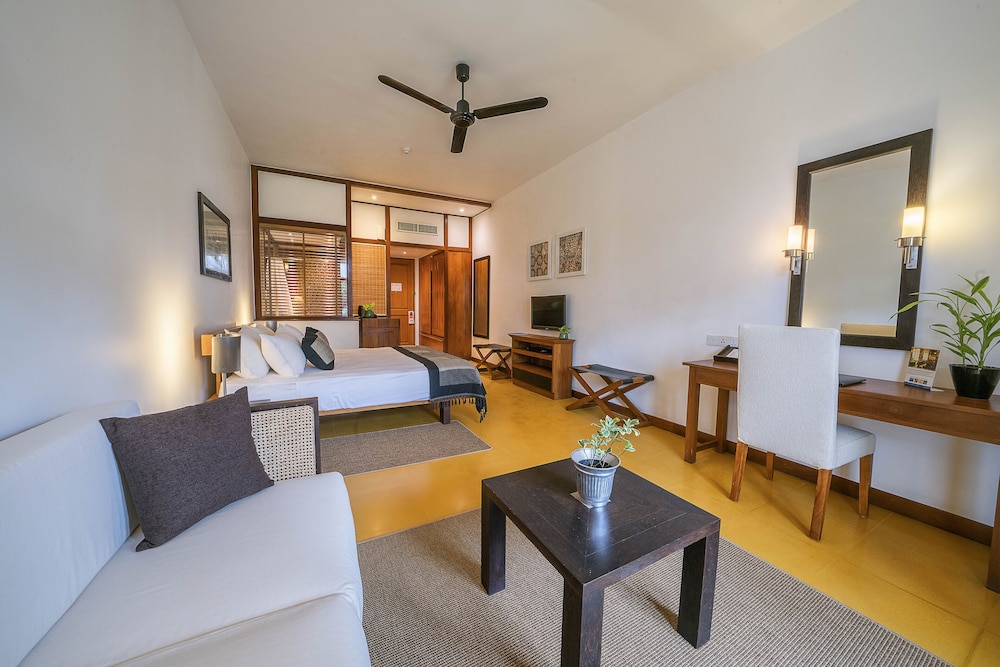 The Blue Water - Geoffrey Bawa Heritage Resort Hotel — Hotel rooms in Wadduwa