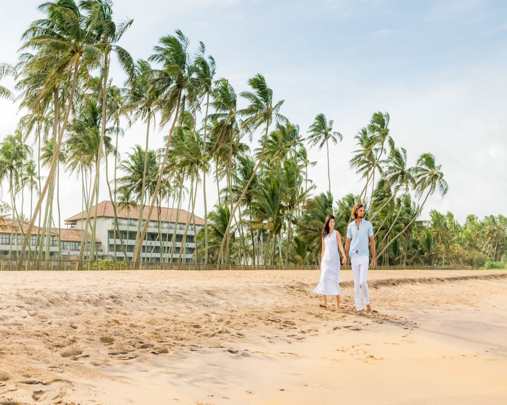The Blue Water - Geoffrey Bawa Heritage Resort Hotel — Beach in Wadduwa