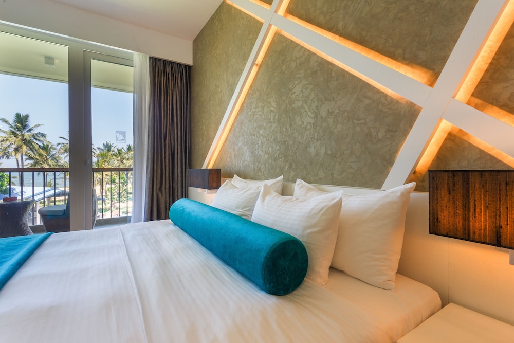 Camelot Beach Hotel — Hotel rooms in Negombo, Western Province
