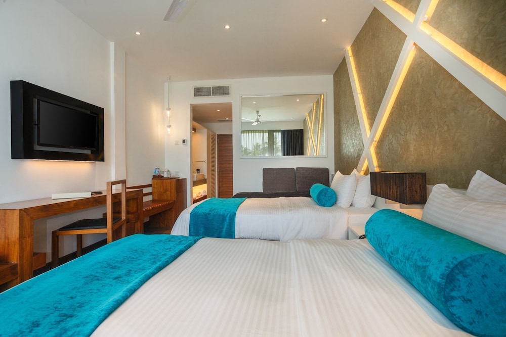 Camelot Beach Hotel — Hotel rooms in Negombo, Western Province