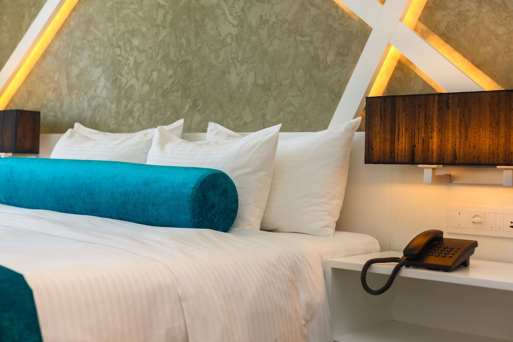 Camelot Beach Hotel — Hotel rooms in Negombo, Western Province