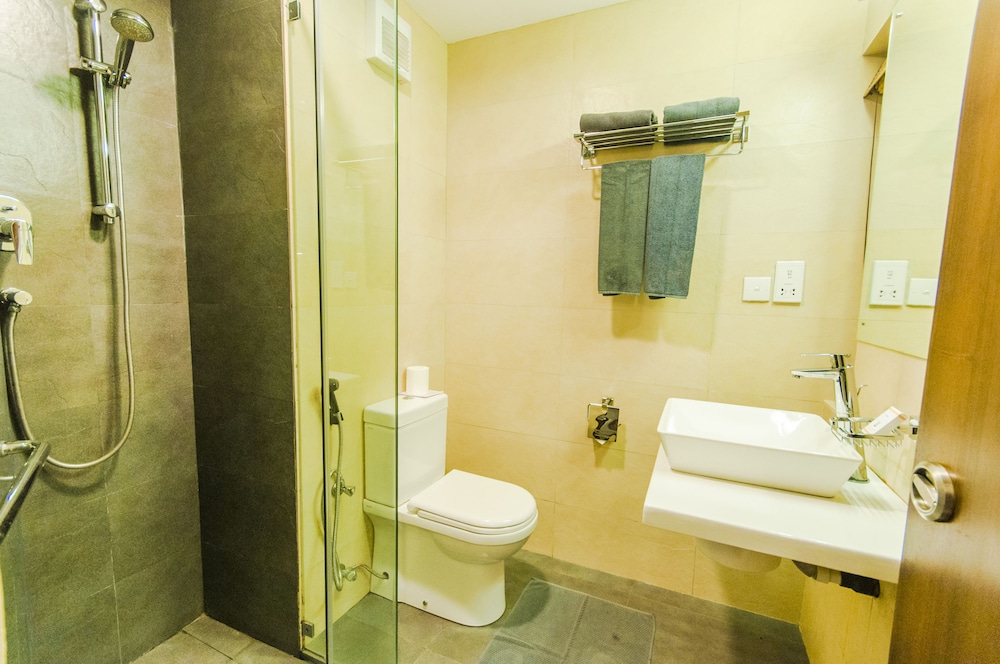 Camelot Beach Hotel — Hotel rooms in Negombo, Western Province