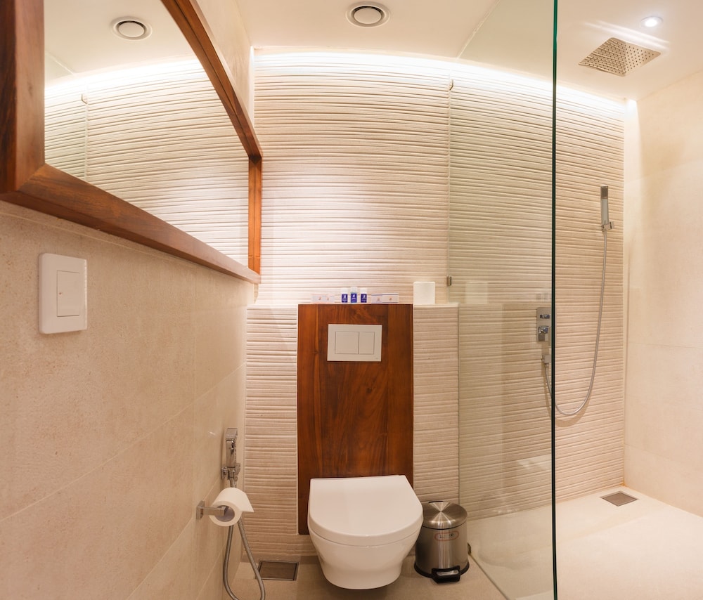 Camelot Beach Hotel — Hotel rooms in Negombo, Western Province