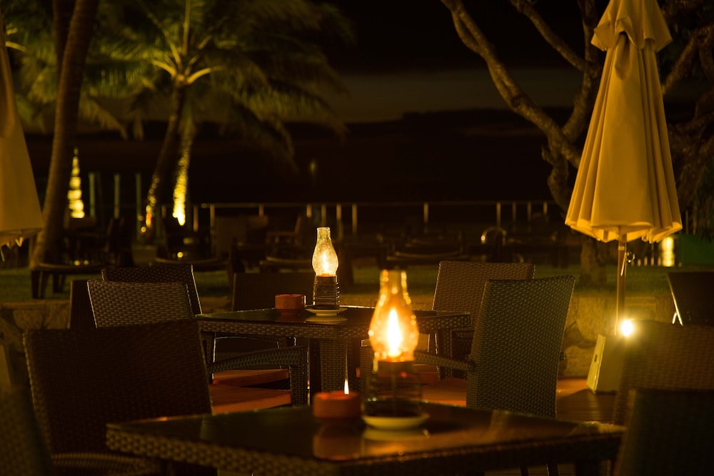 Camelot Beach Hotel — Restaurant & bars in Negombo, Western Province