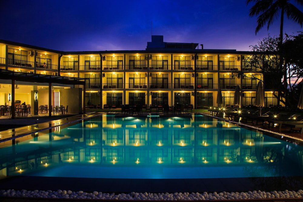 Camelot Beach Hotel — Swimming pool in Negombo, Western Province