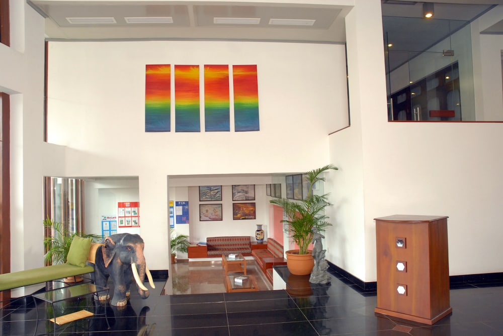 Camelot Beach Hotel — Hotel building in Negombo, Western Province