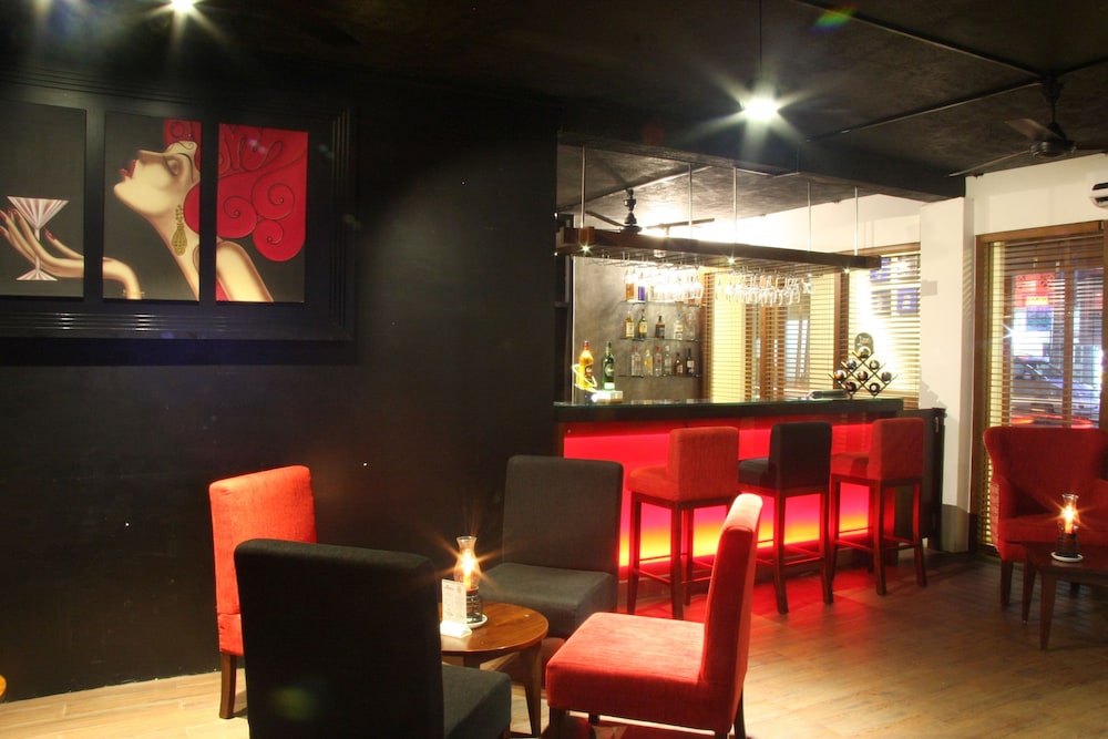 Camelot Beach Hotel — Restaurant & bars in Negombo, Western Province