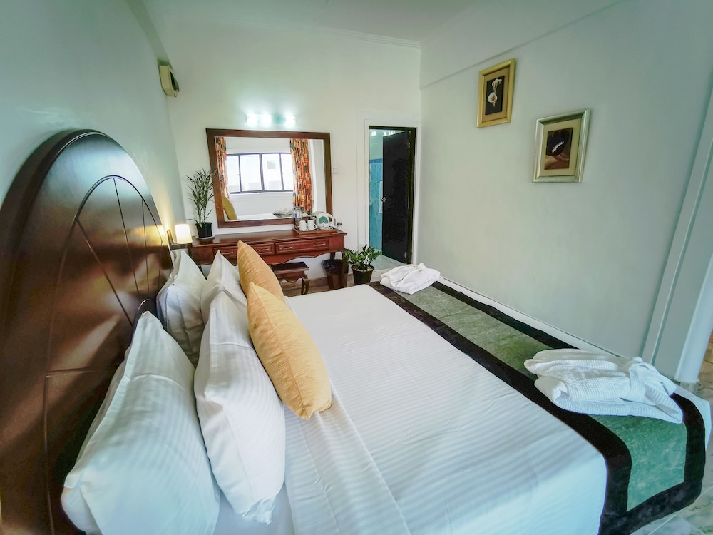 Camelot Beach Hotel — Hotel rooms in Negombo, Western Province