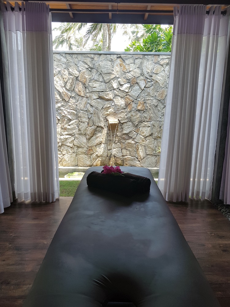 Camelot Beach Hotel — Spa in Negombo, Western Province