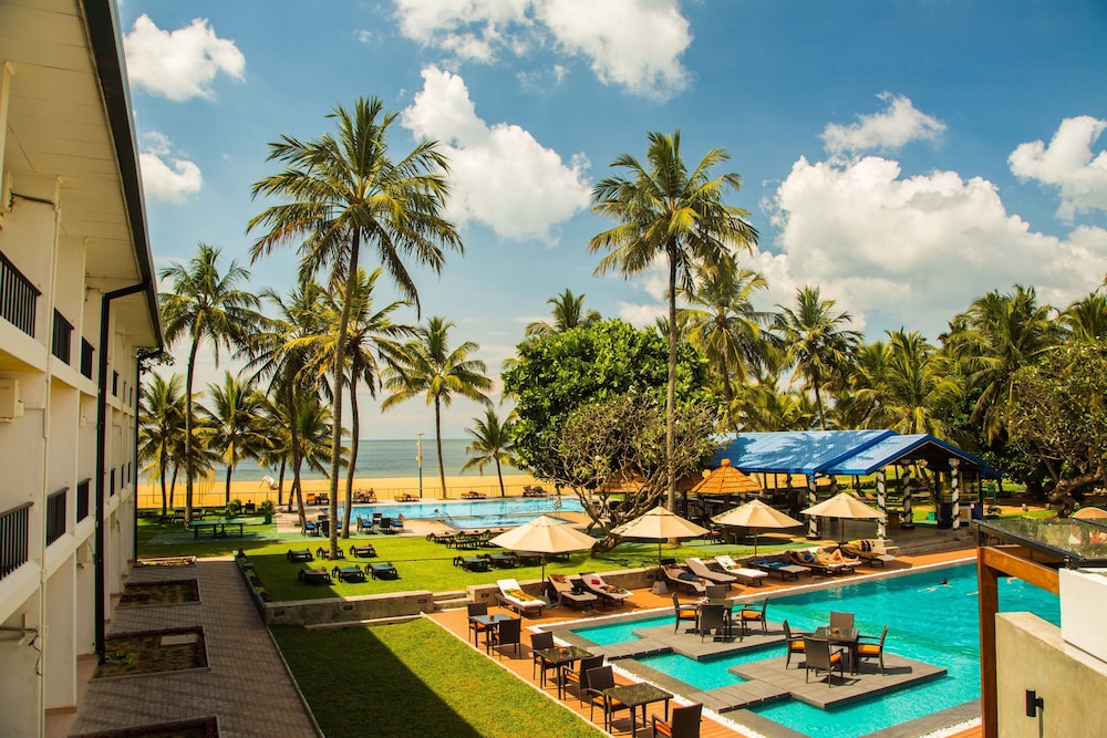 Camelot Beach Hotel — Main photo in Negombo, Western Province