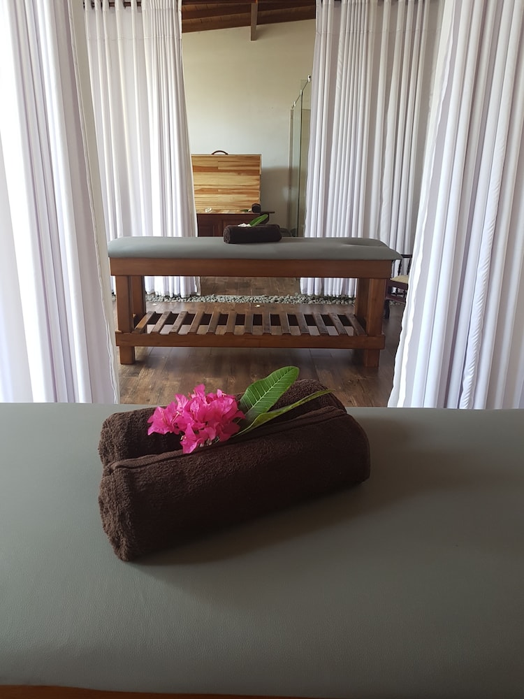Camelot Beach Hotel — Hotel rooms in Negombo, Western Province