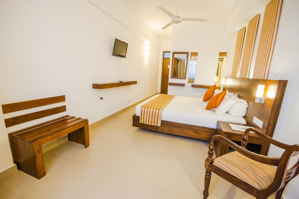Camelot Beach Hotel — Hotel rooms in Negombo, Western Province
