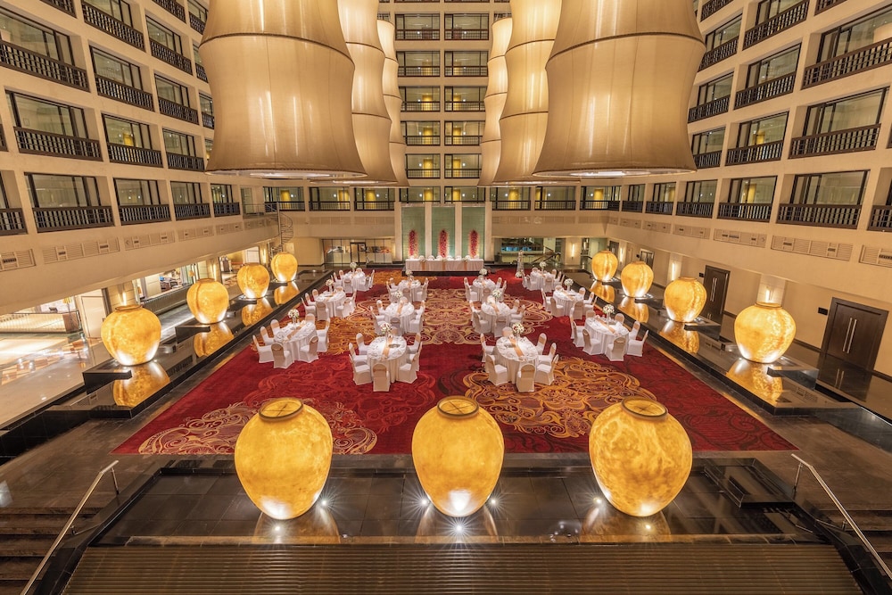 Cinnamon Grand Colombo — Hotel building in Colombo, Western Province
